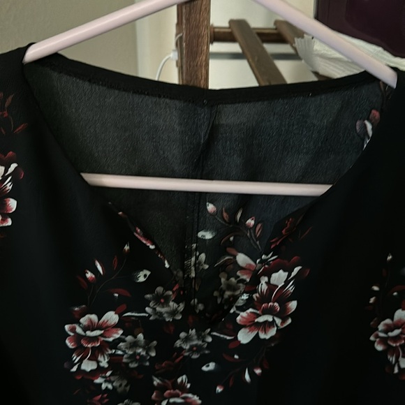 Black floral v neck blouse - Picture 2 of 2